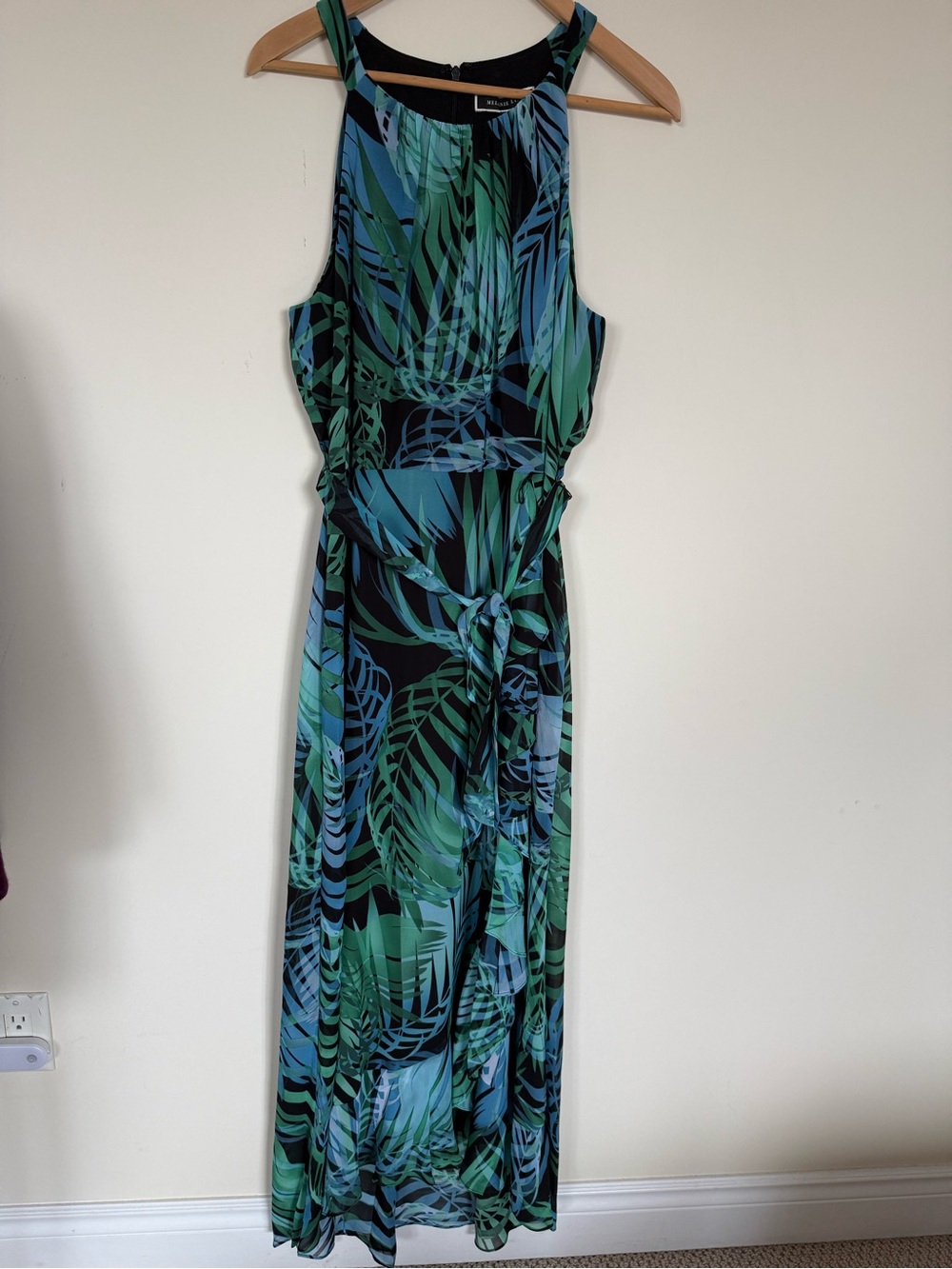 Sleeveless Green & Blue Leaf-Print Maxi Dress with Tie Waist